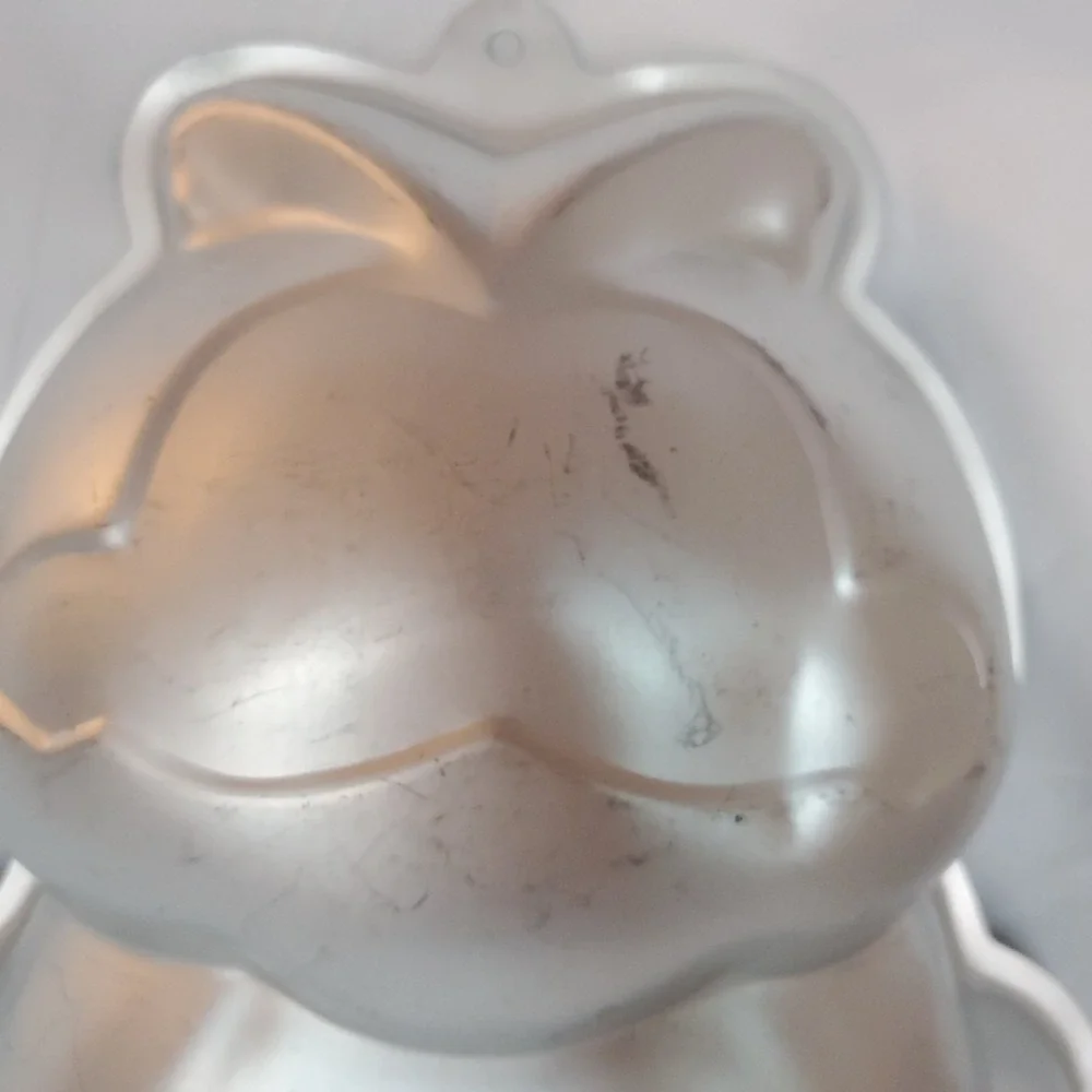 Wilton marks pan